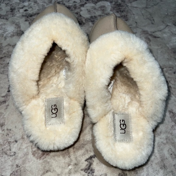 UGG Women's Disquette Sand colored Slippers with Cream Lining - Picture 5 of 12